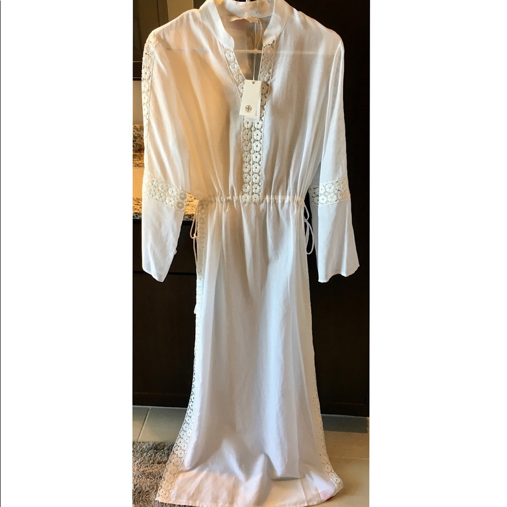 Brand new Tory Burch Women’s White Daisy Caftan with tags